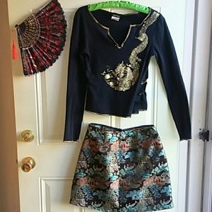 Eyeshadow cropped  gold dragon top small